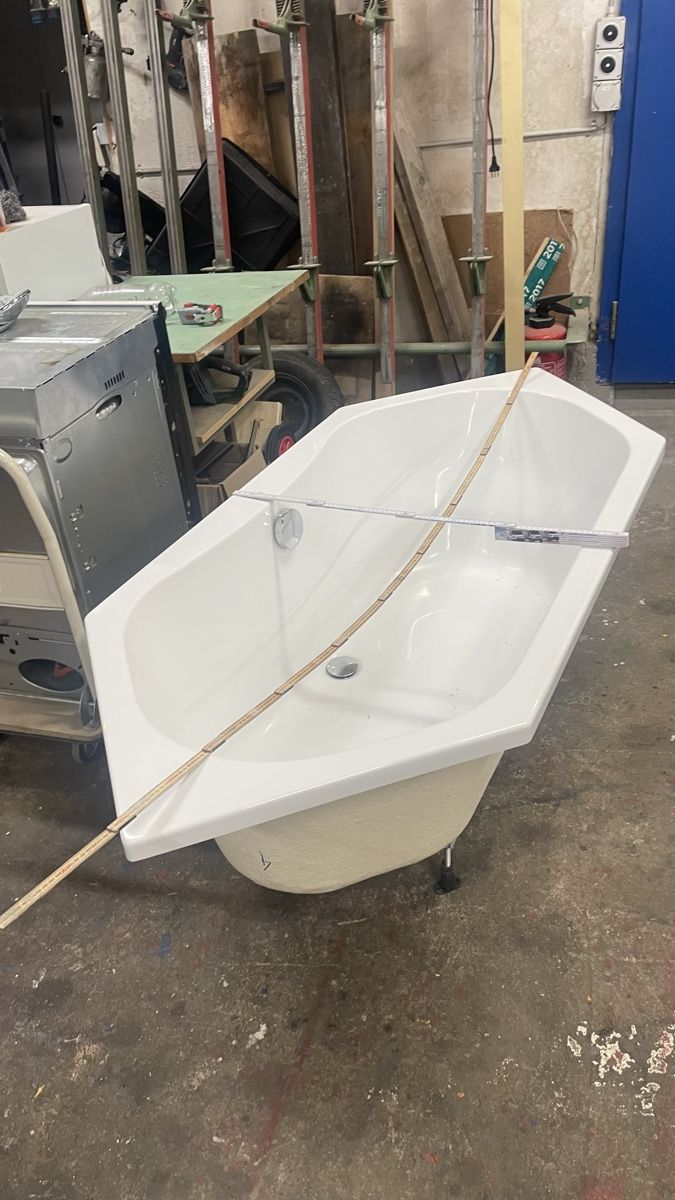 Baignoires: Badewanne – D'occasion à Wolfertswil par Rebrohkatze