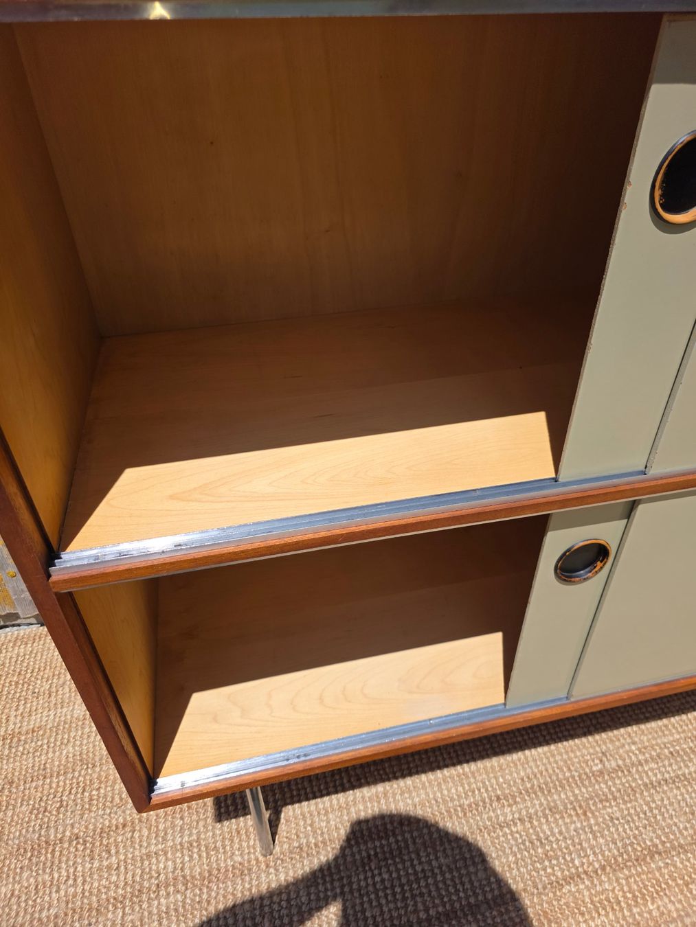 Thut Kommoden: Kurt Thut   Sideboard "Schiebetürkorpus 943" – Gebraucht aus Haslen AI von Vintagelix 4