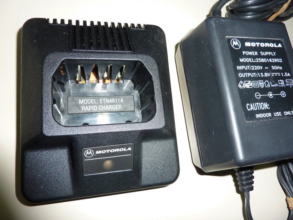 Motorola Funktechnik: Ladestation zu Motorola GP 300 – Gebraucht aus Schliern b. Köniz von Spidi02