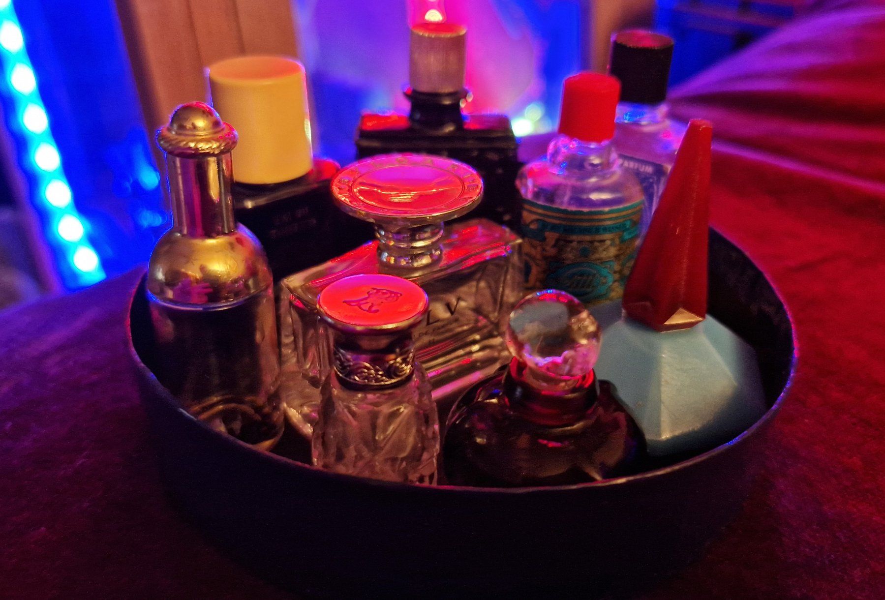 Flaconi: 9 Miniatur-Parfum-Flacons – Usato da Oberengstringen venduto da Sheera7