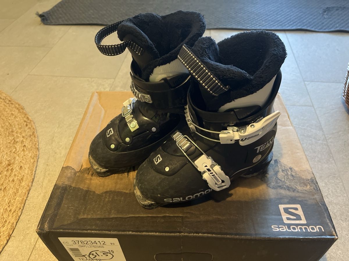 Salomon Scarpe per ragazzi: Chaussures ski Salomon T31.5 – Usato da Seiry venduto da a237b12
