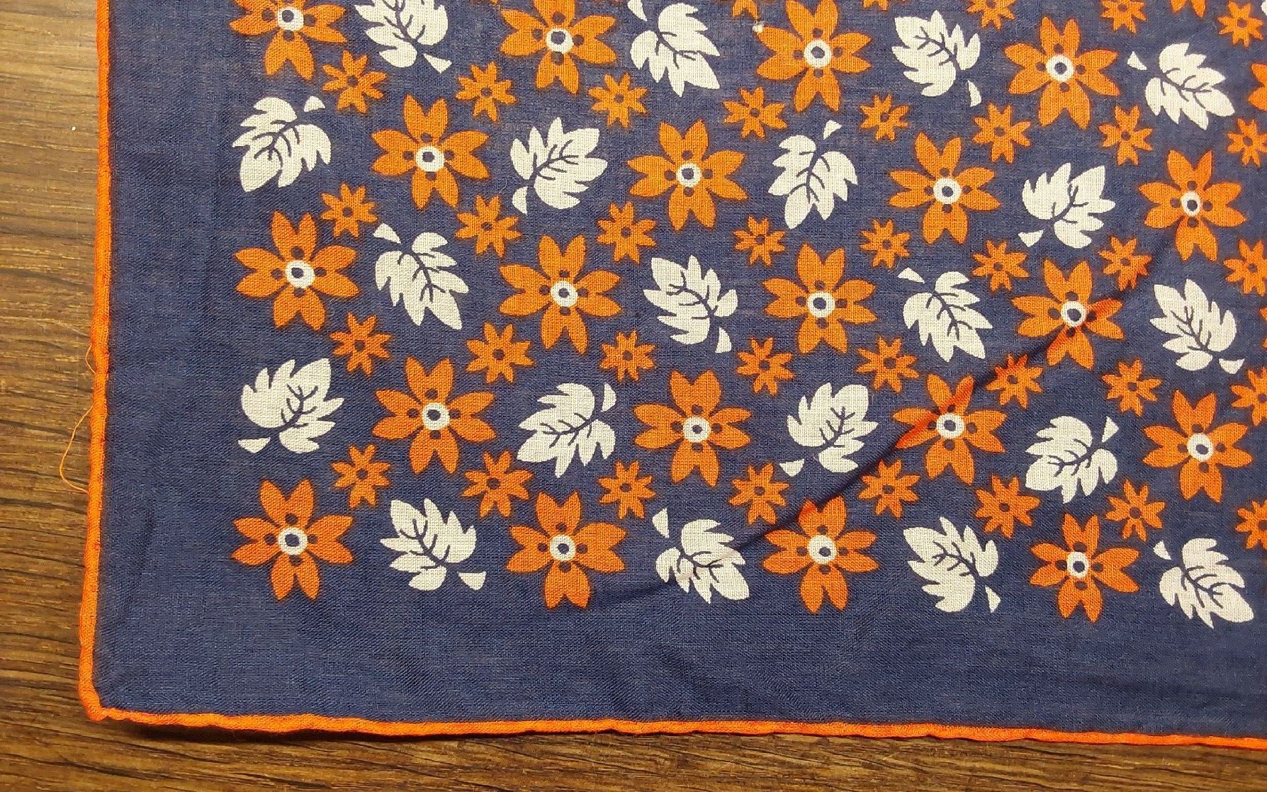 Altro in  Abbigliamento & Accessori: Taschentuch Motiv Blumen – Nuovo (secondo la descrizione) da Köniz venduto da scopello12 1