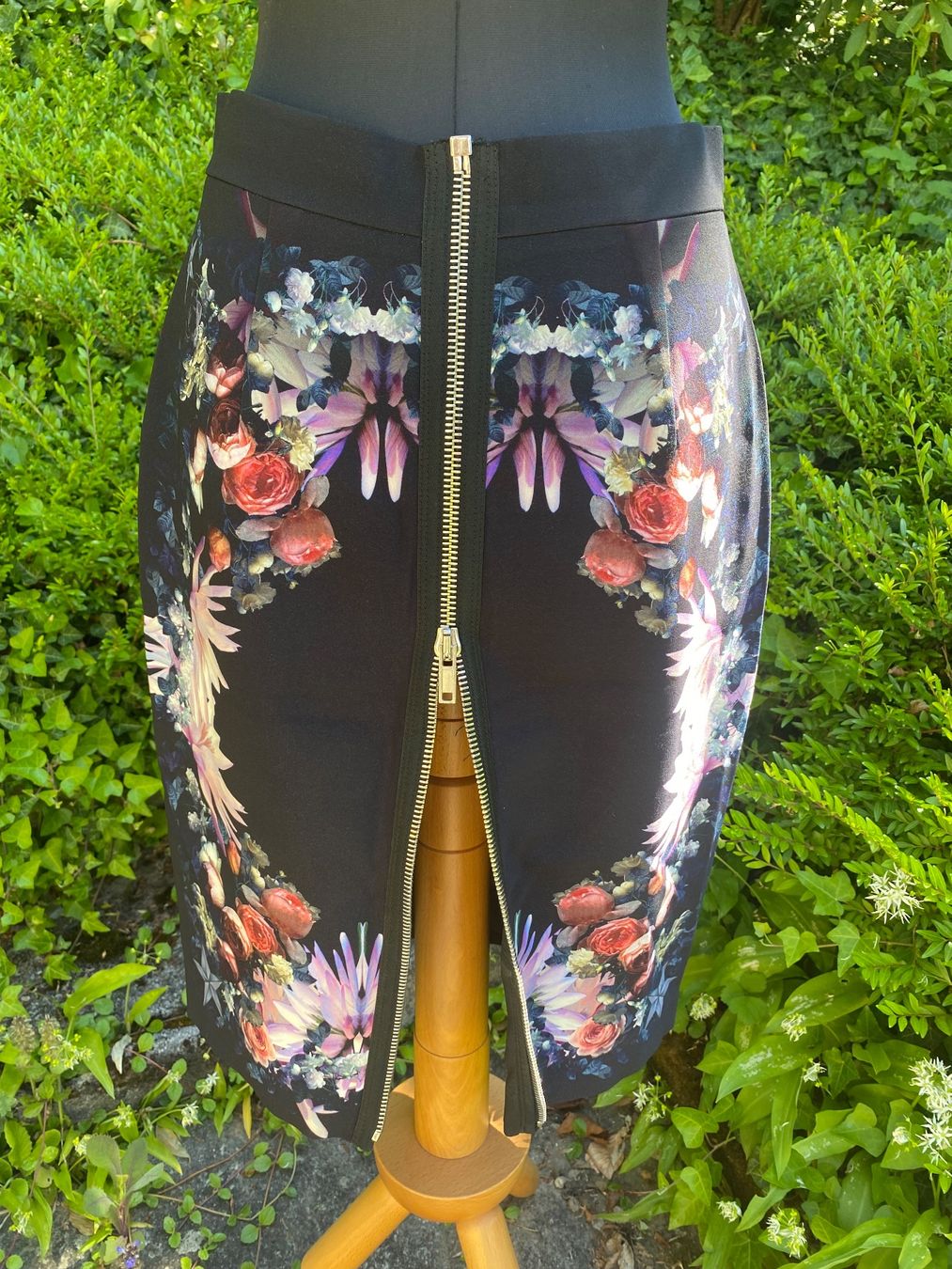 Givenchy Röcke: GIVENCHY Rock mit Blumenmuster, Gr. 38 – Gebraucht aus Zürich von JDB_Vintage 3