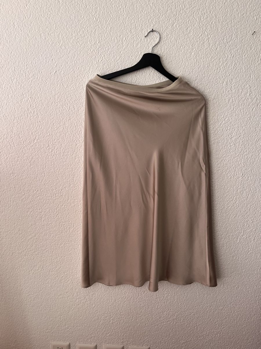 Uniqlo Gonne: Seidenjupe von Uniqlo – Usato da Andwil SG venduto da sas_m9tn