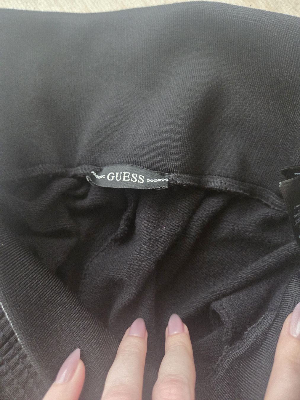 Guess Pantaloni: Edle Guess Trainerhose – Nuovo (secondo la descrizione) da Forch venduto da nbi_7srt 4