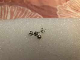 Edelstahl Ohrstecker mit edelstahlf. Kugel, 0.5 cm Durchm.