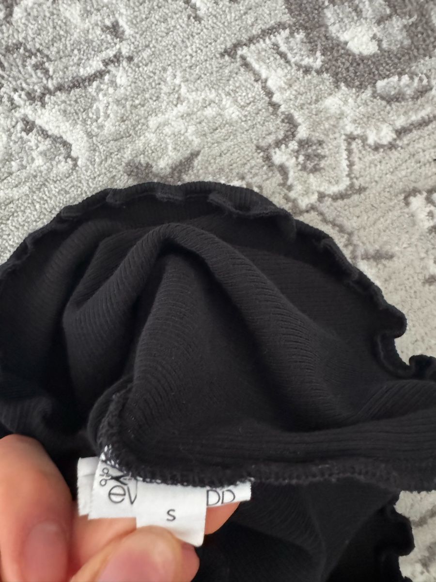 Top: Top schwarz Rüschen – Usato da Schaan venduto da kri_tsw8 2