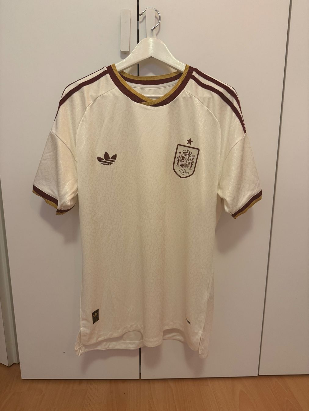 Canottiere & Pantaloni: Spanien Auswärtstrikot WM 2026 – Usato da Luzern venduto da Patrick_Luzern9