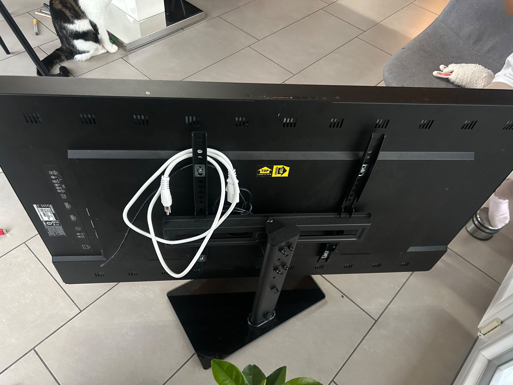 Hyundai Monitore: Moniteur LCD professionnel – Gebraucht aus Courgenay von MJ96 1