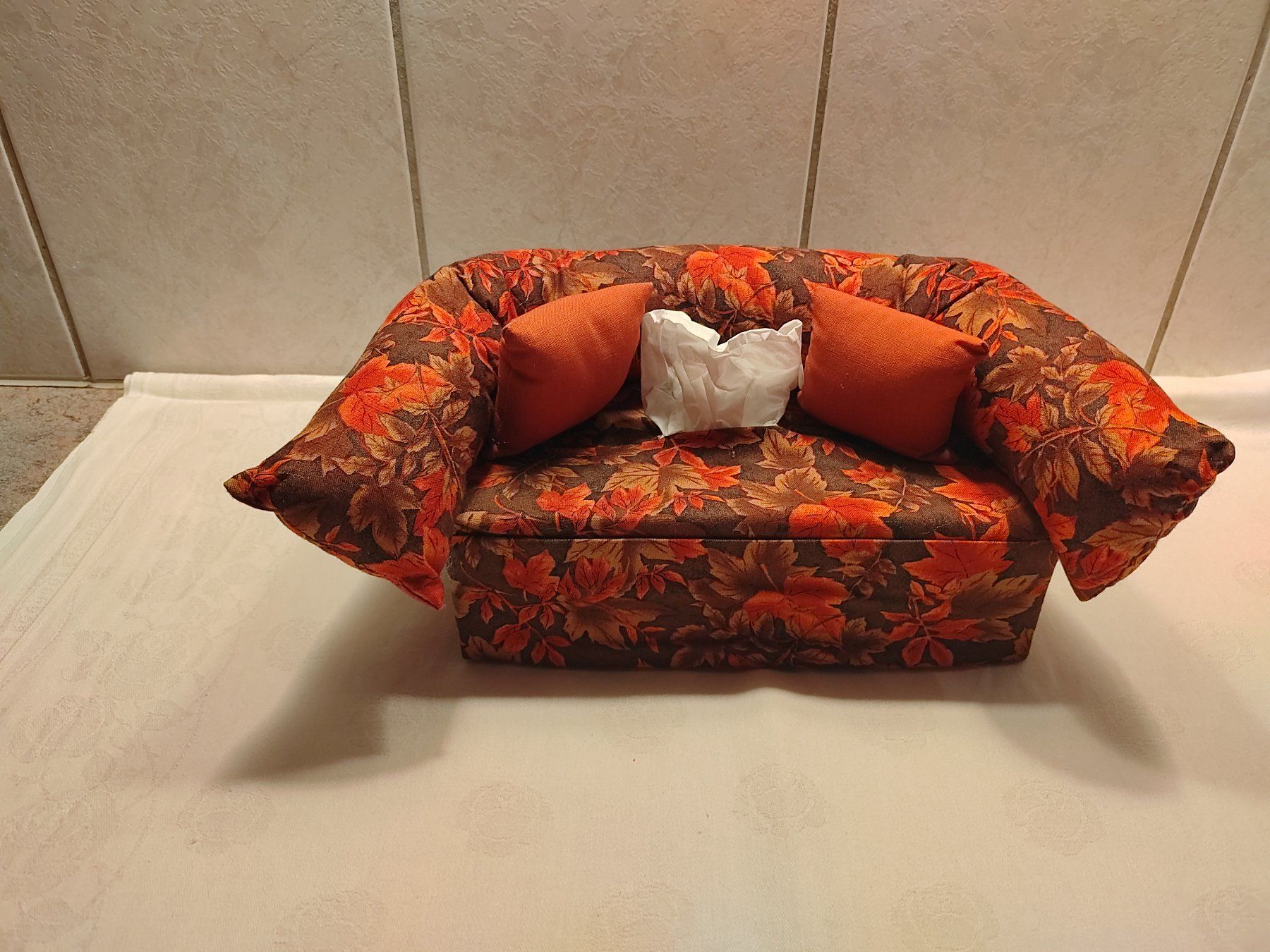 Tutte le decorazioni: Kleenex-Box als Sofa – Nuovo (secondo la descrizione) da Langenthal venduto da Markus-70