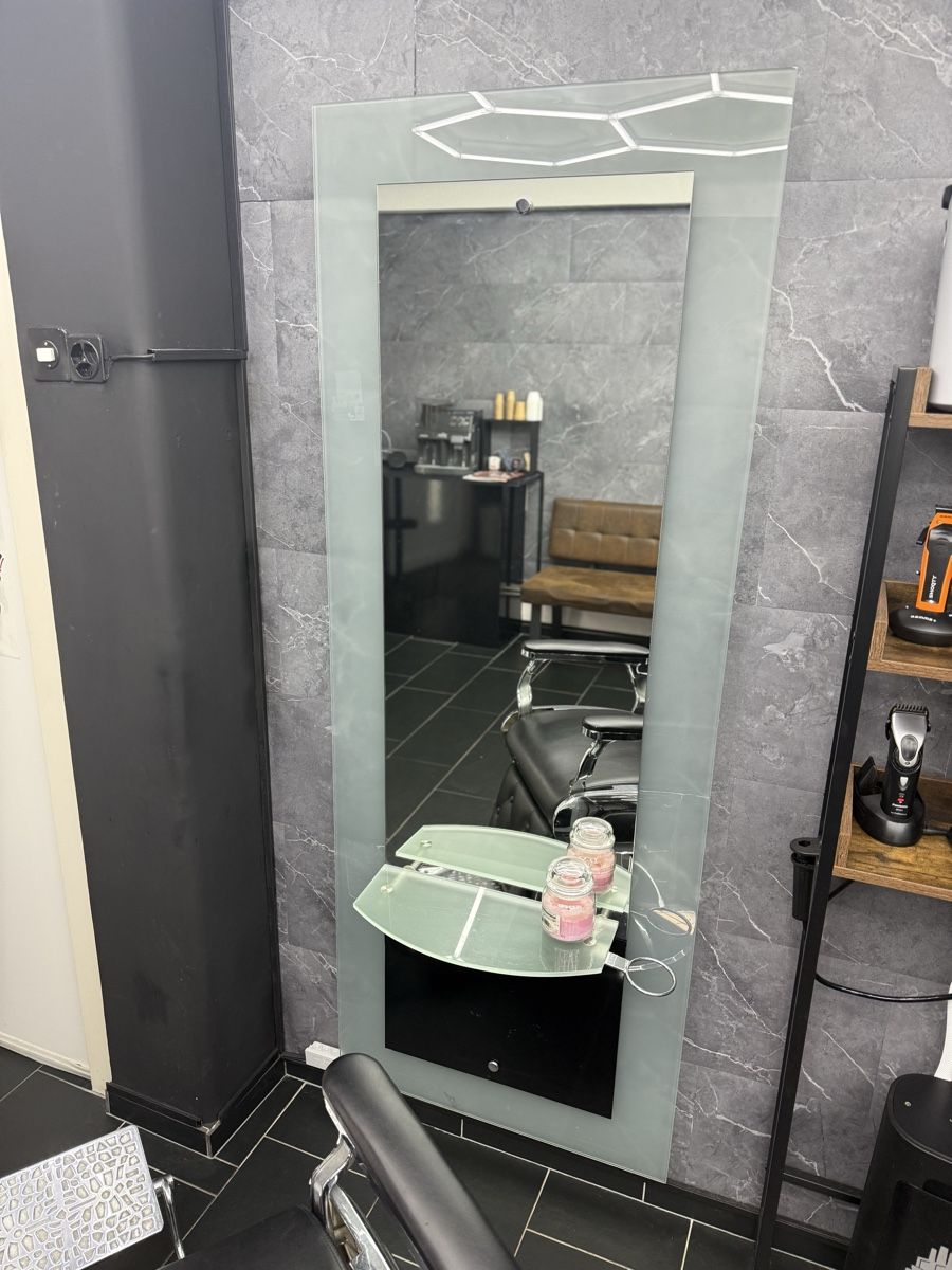 Specchi: Friseurspiegel mit Ablage & LED – Usato da Bronschhofen venduto da manti199 1