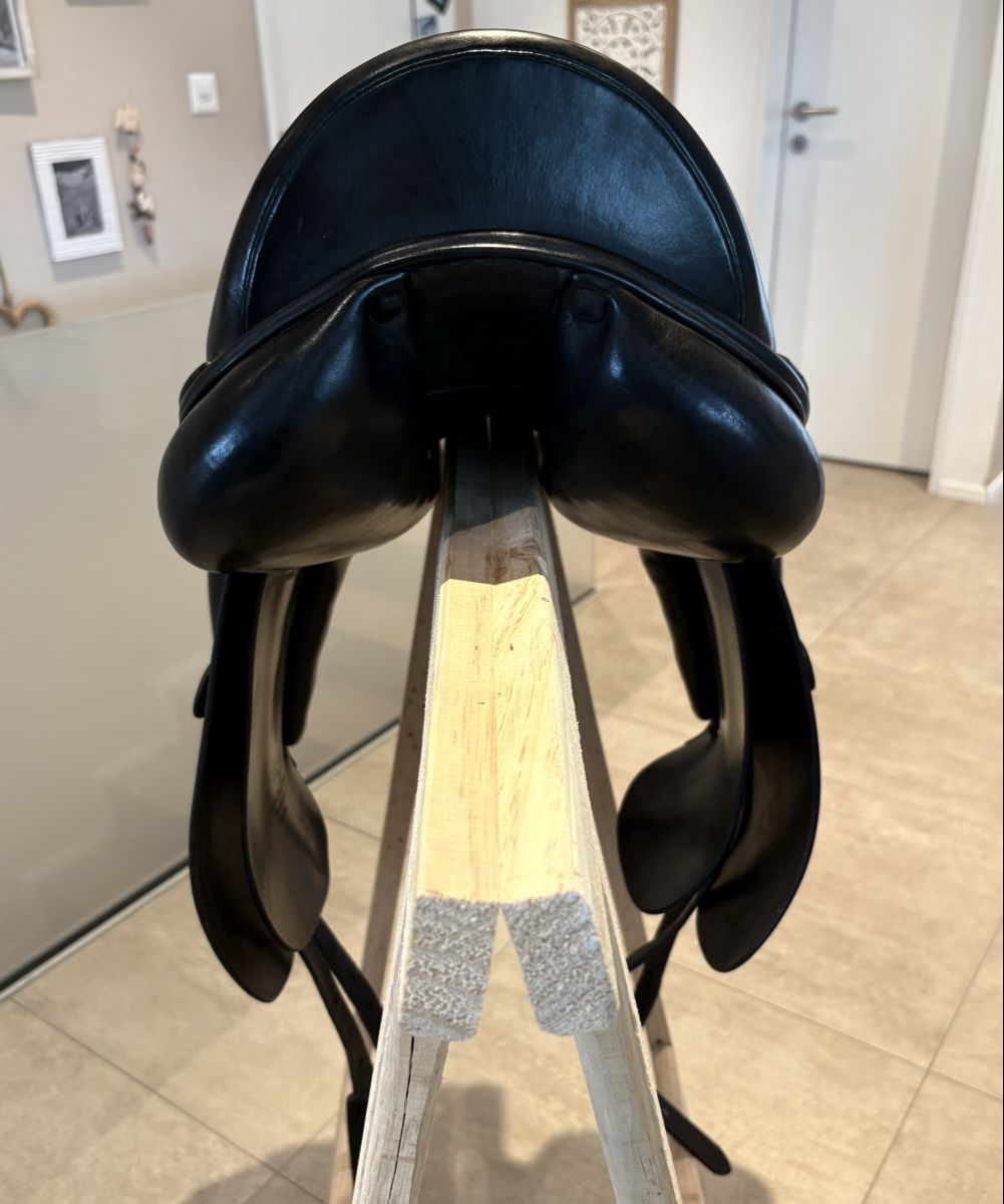 Selle & Accessori: Amerigo Dressur Sattel – Usato da Däniken SO venduto da StuderSarah 3
