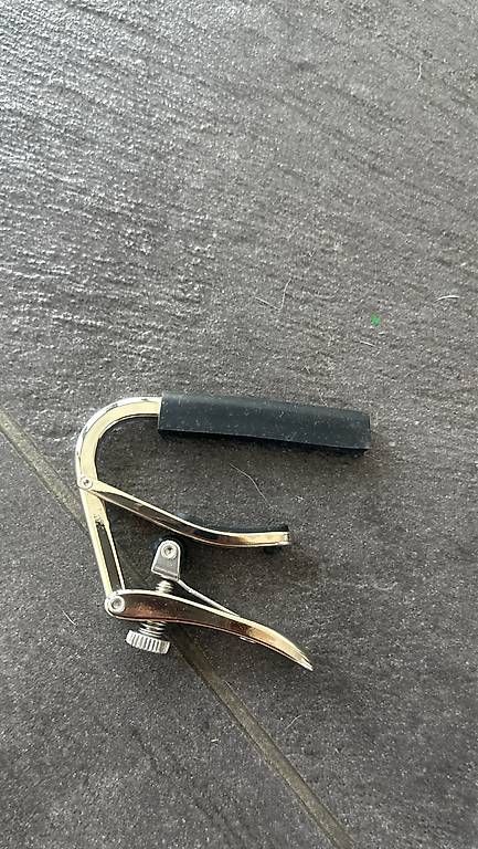 Strumenti musicali: Gitarrenzibehör – Usato da Rupperswil venduto da amrilu01