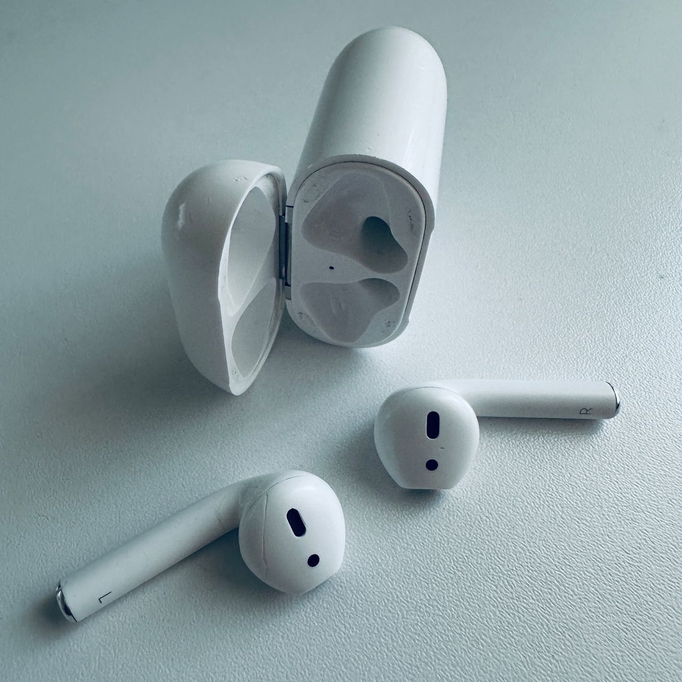 Apple Cuffie: Original Apple AirPods 2 Kopfhörer Wireless Lightning Kabel – Usato da Basel venduto da MY.AIRPODS.SHOP 5