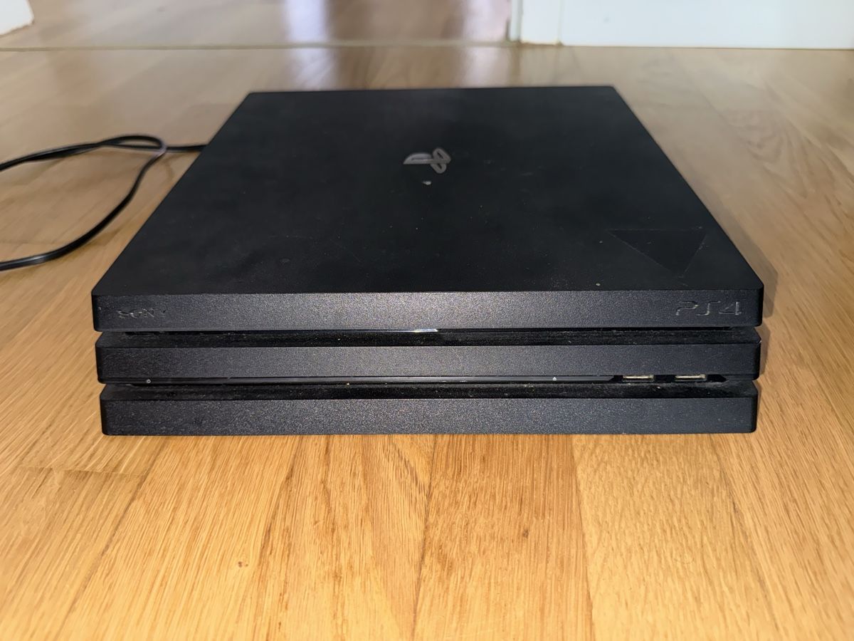 Sony Consoles: PS4 Pro – D'occasion à Kirchberg BE par Chrigu_86 1