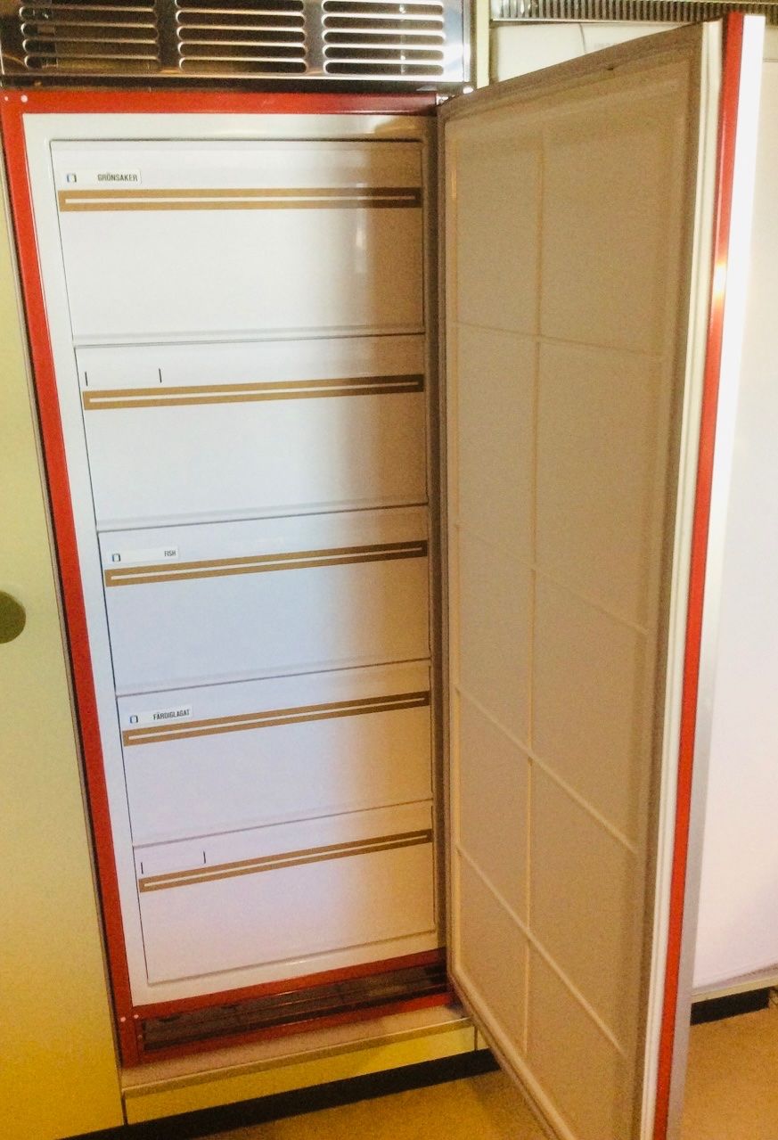Armadi: Geschenk als Barschrank oder Sommerparty oder Glace- Schrank – Usato da Jonschwil venduto da zni_65m7 7