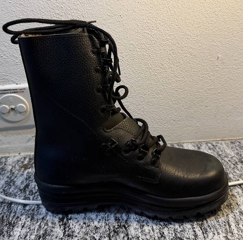 Scarpe da donna: Scarpe militari robuste e come nuove  ottima qual – Usato da Castione venduto da mom_f6jd 3