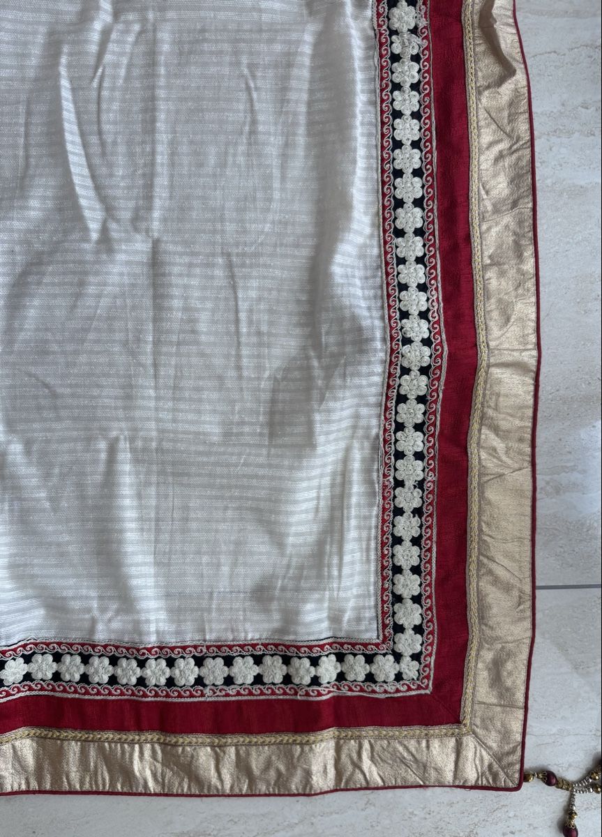 Vestiti: Indischer Saree rot weiss schwarz – Nuovo (secondo la descrizione) da Wichtrach venduto da Alyasahana 4