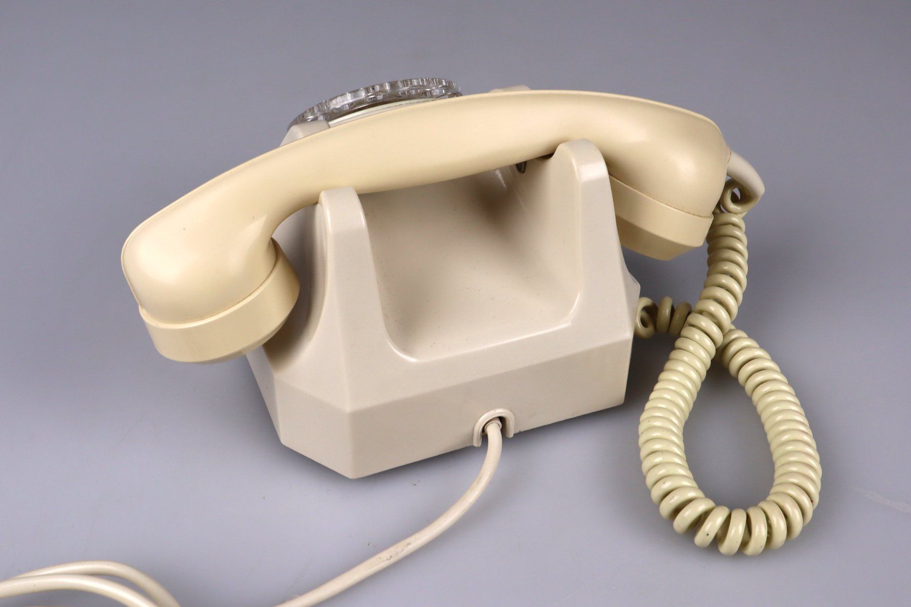 Swisscom Telefoni: Tischtelefon Modell 50 Cremefarben – Usato da Volketswil venduto da brockipfannenstil 2