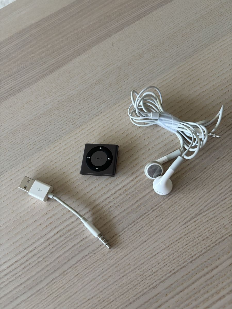 Apple Lecteur media portable: Apple iPod Shuffle 2GB Original Set – D'occasion à Trimbach par fro_2ztm