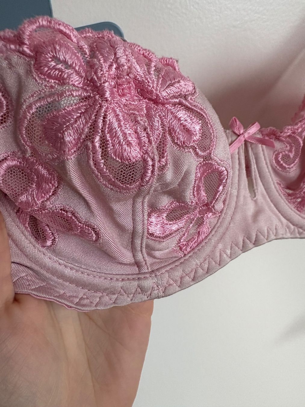 Aubade Altra biancheria intima: Soutien-gorge rose poudré à fleurs brodées – Usato da Lausanne venduto da milou201619 1