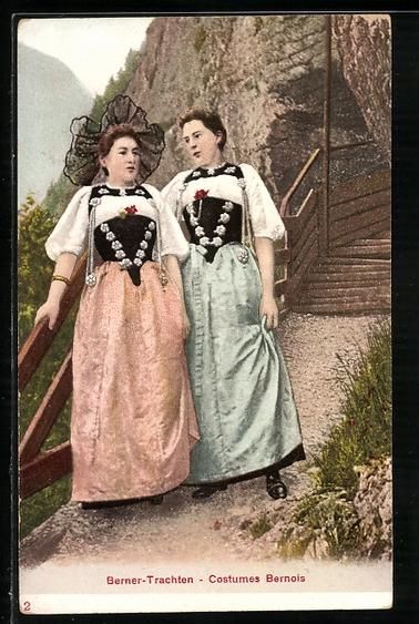 Cartes postales: Berner Tracht, Zwei Mädchen vor einem F – D'occasion à Berlin par bartko-reher