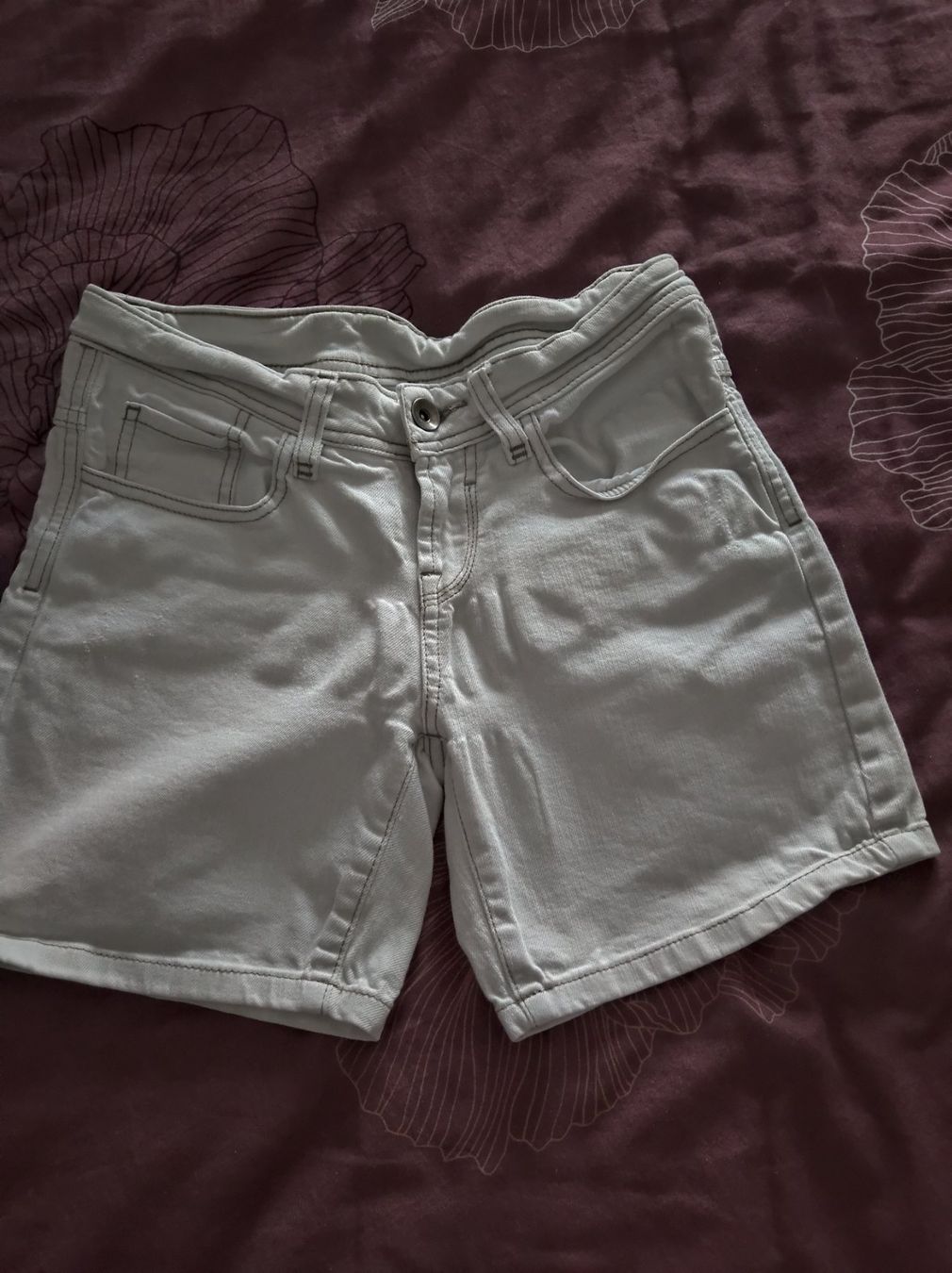 Pantaloni: jeans- Shorts – Usato da Salenstein venduto da Silly...0