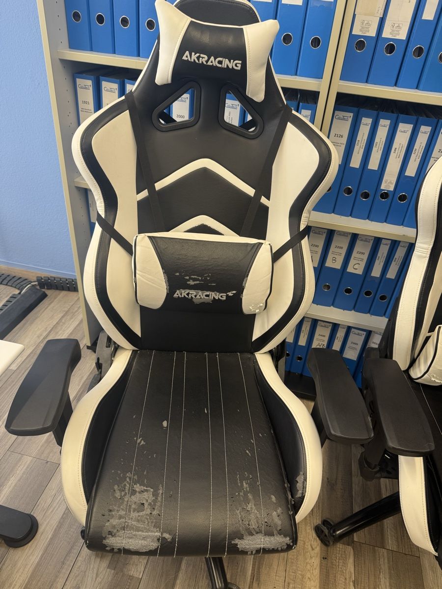 Sedie: 4x AKRacing Gaming-/Bürostühle – Usato da Steinmaur venduto da Florianpoke