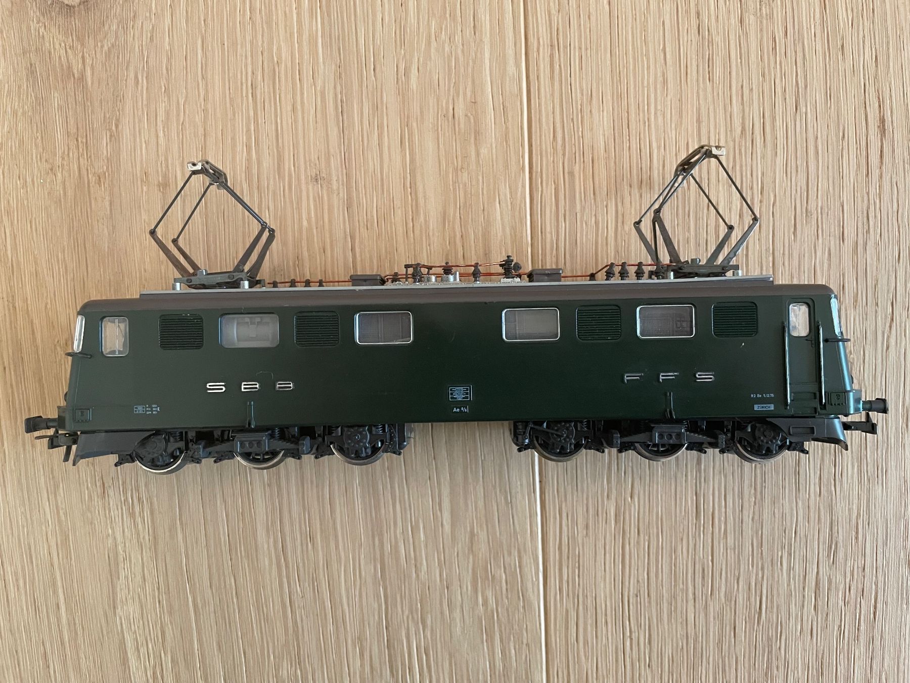 Roco Modelleisenbahnen: Roco Elektrolokomotive SBB Ae 6/6 – Gebraucht aus Wangen SZ von KAM07 5