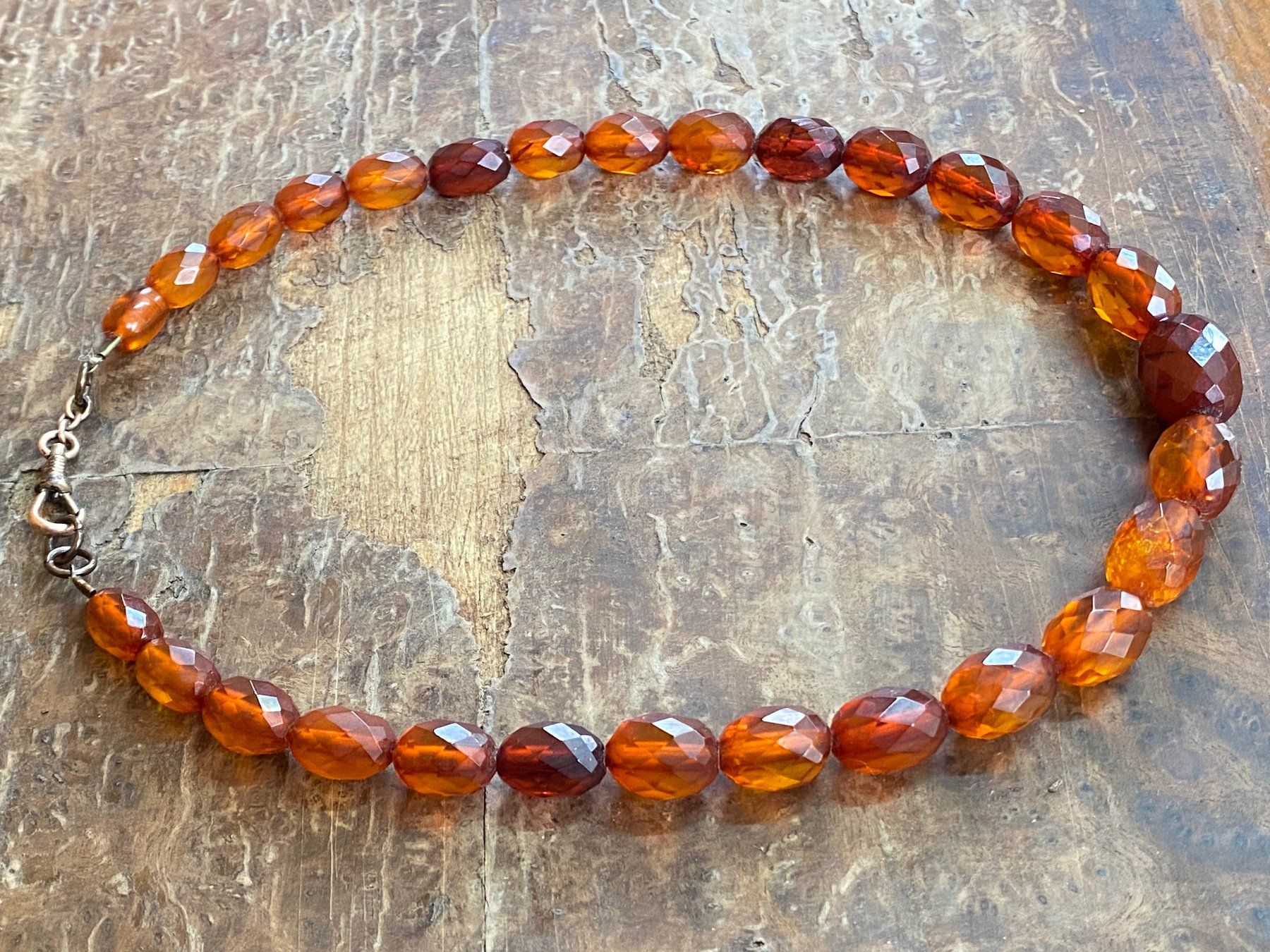 Catenine: Vintage Elegante Facettierte Bernsteinkette – Usato da Schaffhausen venduto da vintageville 6