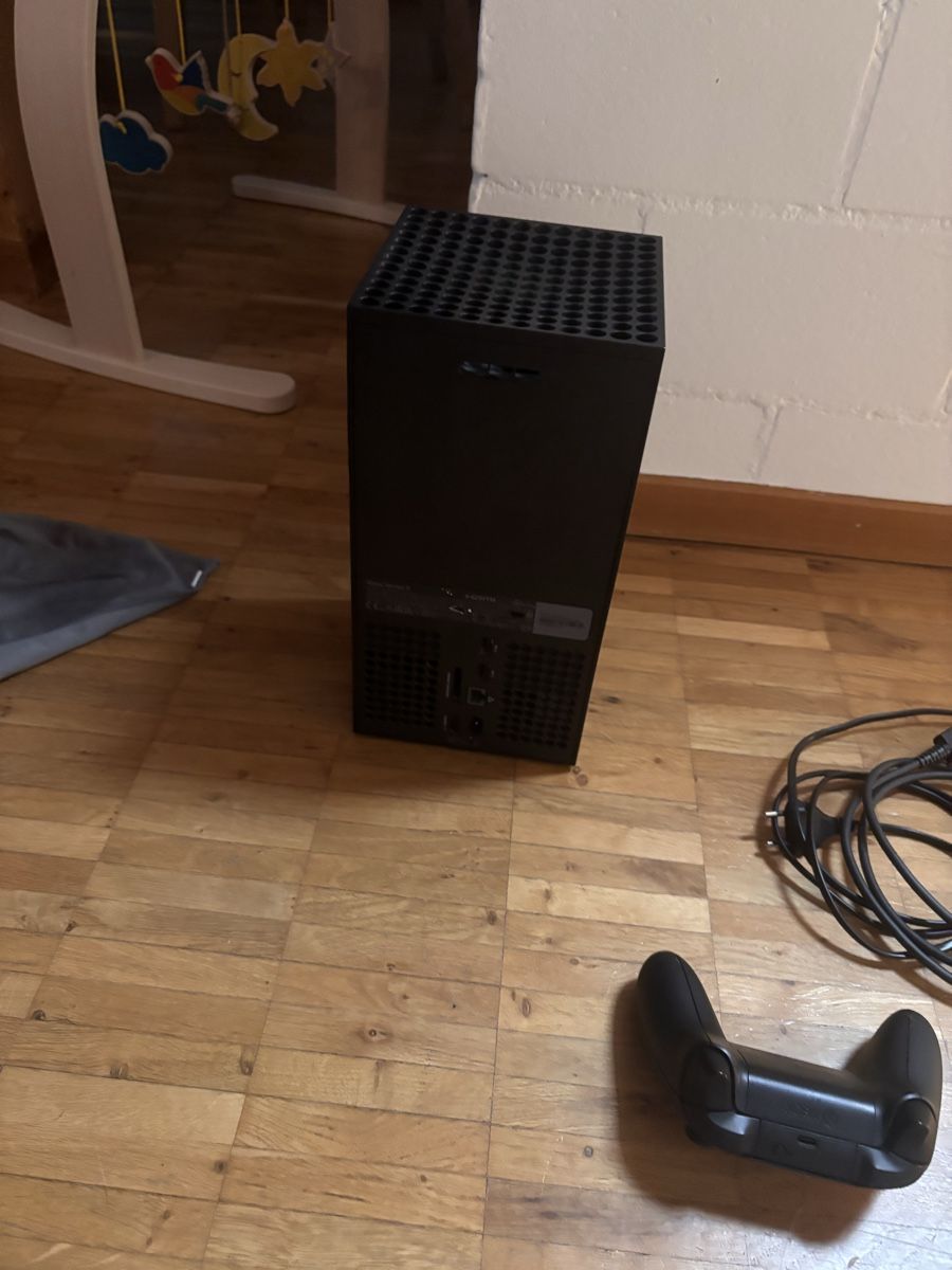 Microsoft Consoles: Xbox X/S Series  – D'occasion à Hinwil par gra_bs7c 4