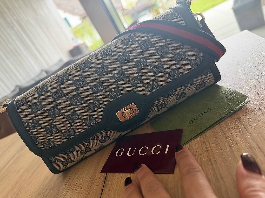 Taschen für Damen: Gucci Luce Small Shoulder Bag  – Gebraucht aus Wildegg von gul_nk5l 2