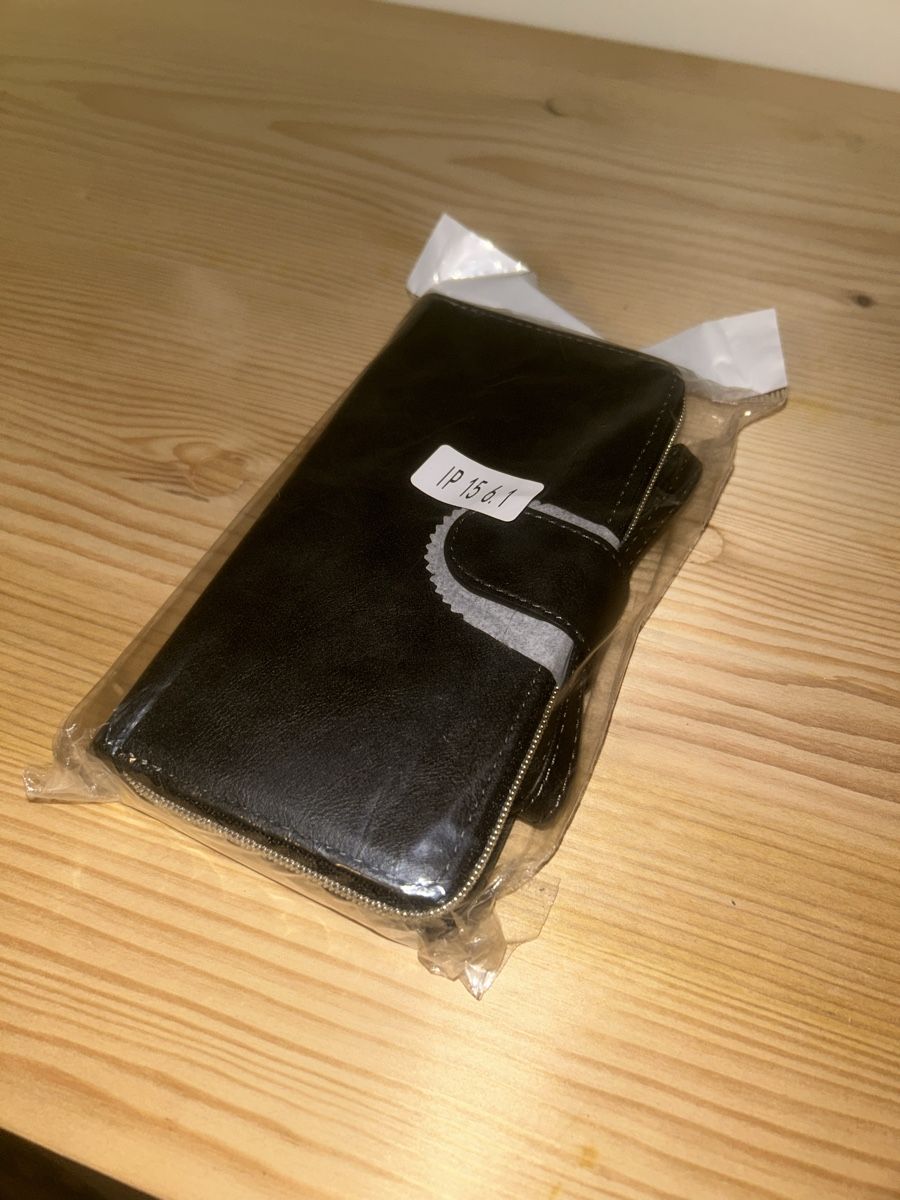 Covers & Schutzfolien: iPhone 15 Hülle schwarz mit Reisverschlussfach – Neu und originalverpackt aus Pfaffhausen von Lucky_Nut