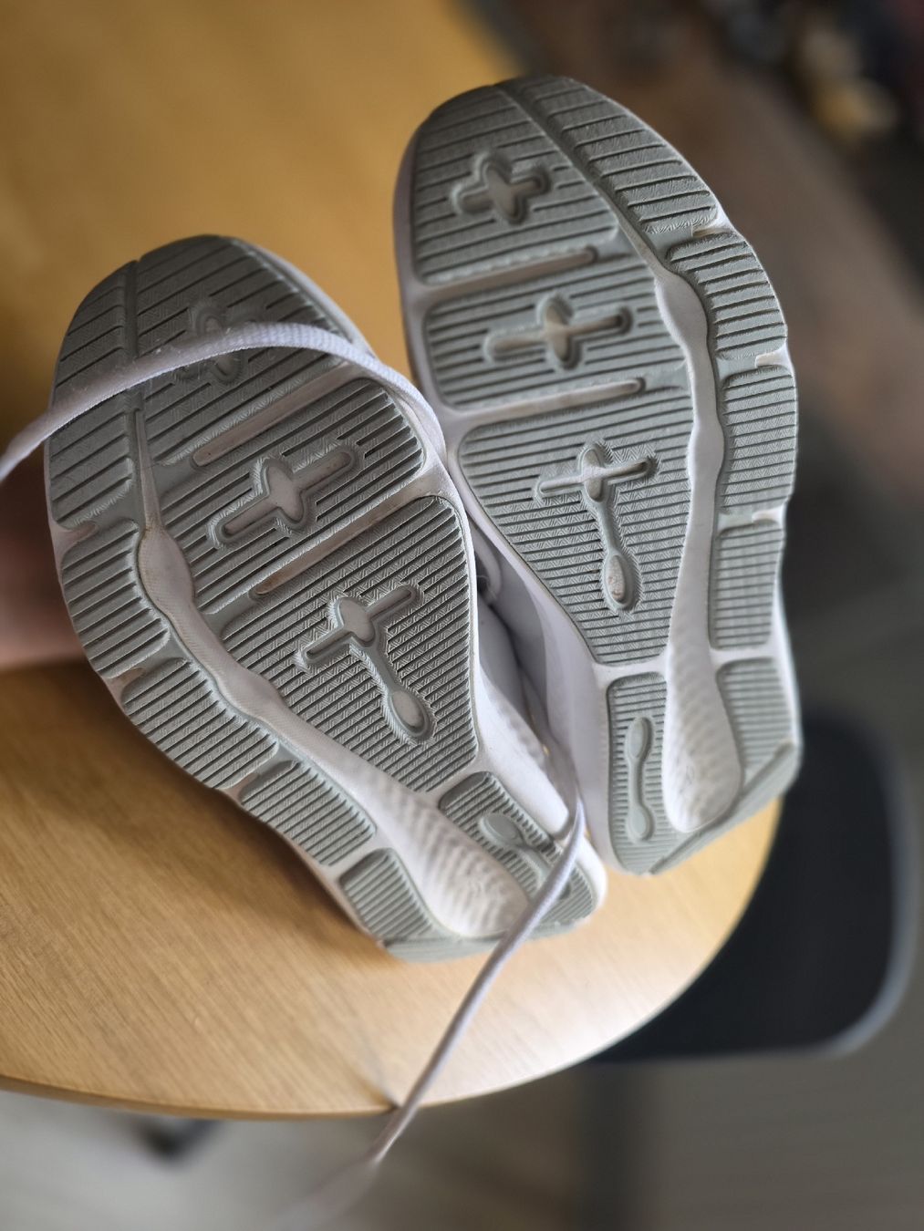 Under Armour Scarpe da donna: Under Armour Damen Laufschuhe Weiss – Usato da Interlaken venduto da NataliiaS 6