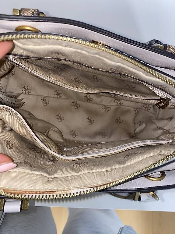 Taschen für Damen: Guess Mika Small Girlfriend Satchel – Gebraucht aus Gossau SG von An_mau10 3