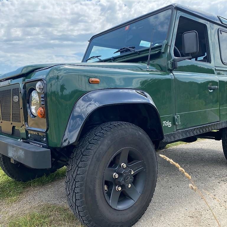Automobili: Land Rover Defender TD5 – Usato da Wettingen venduto da Plixie