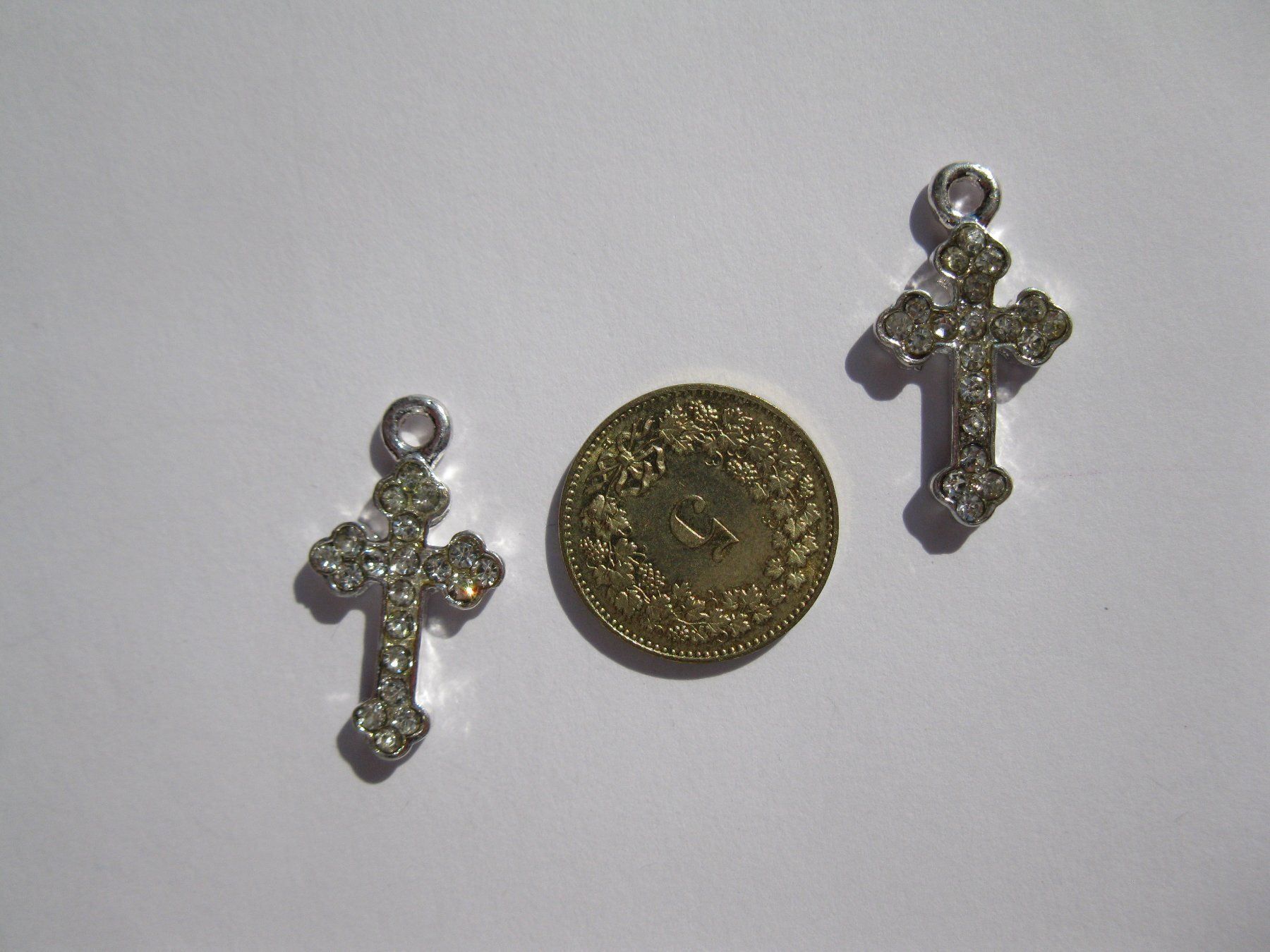 Ciondoli: Anhänger Kreuz mit Strass – Nuovo e nell'imballaggio originale da St. Margarethen TG venduto da LuanaKa 1