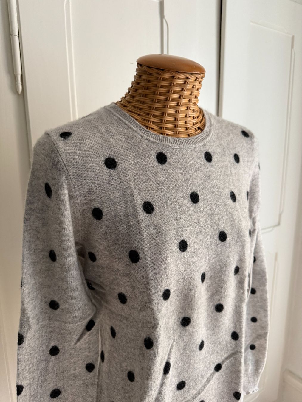 Pullover & Sweatshirts: CYNTHIA ROWLEY - Kaschmir Pullover hellgrau Polka Dots XL – Gebraucht aus Zürich von Diazaio 1