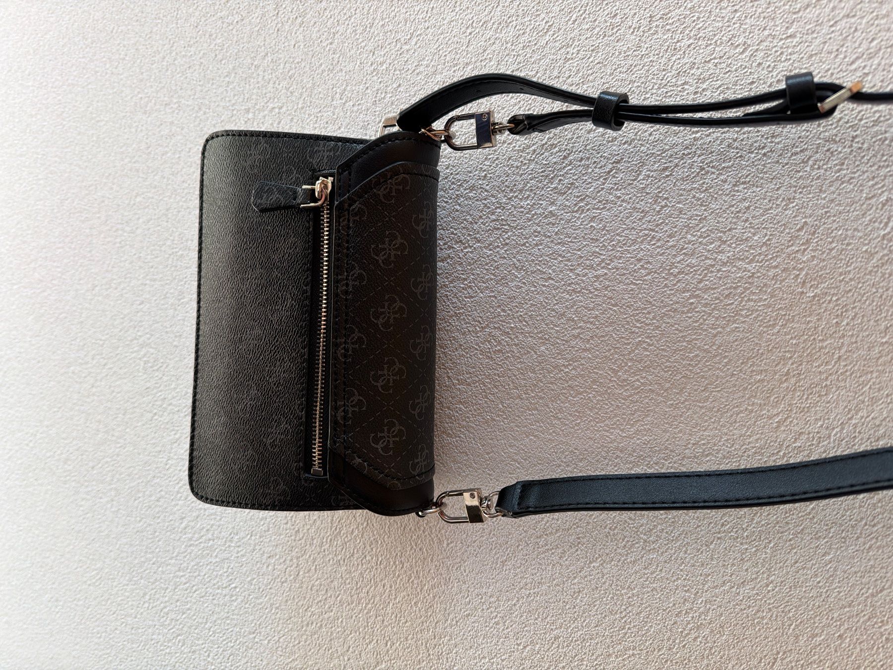 Guess Taschen für Damen: Guess Tasche – Gebraucht aus Eggerberg von Truffi99 1