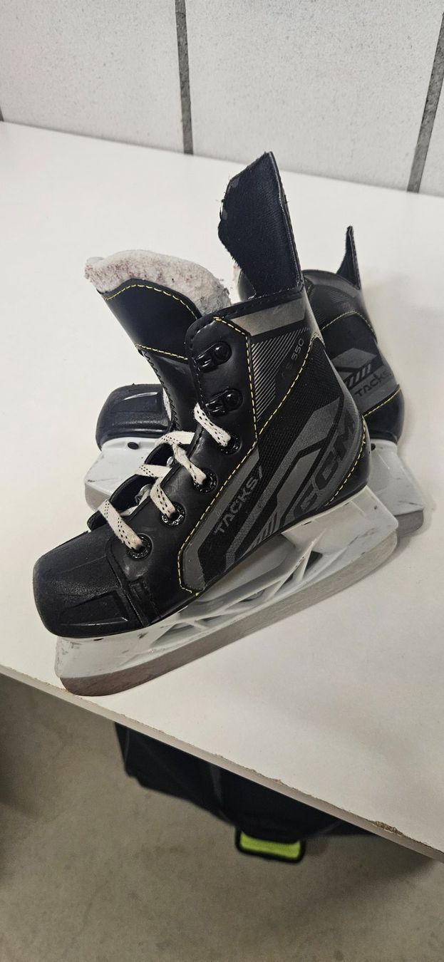 Ccm Pattini da ghiaccio: CCM Tacks Schlittschuhe Kinder Grösse 31 – Usato da Gümligen venduto da JLH14 1