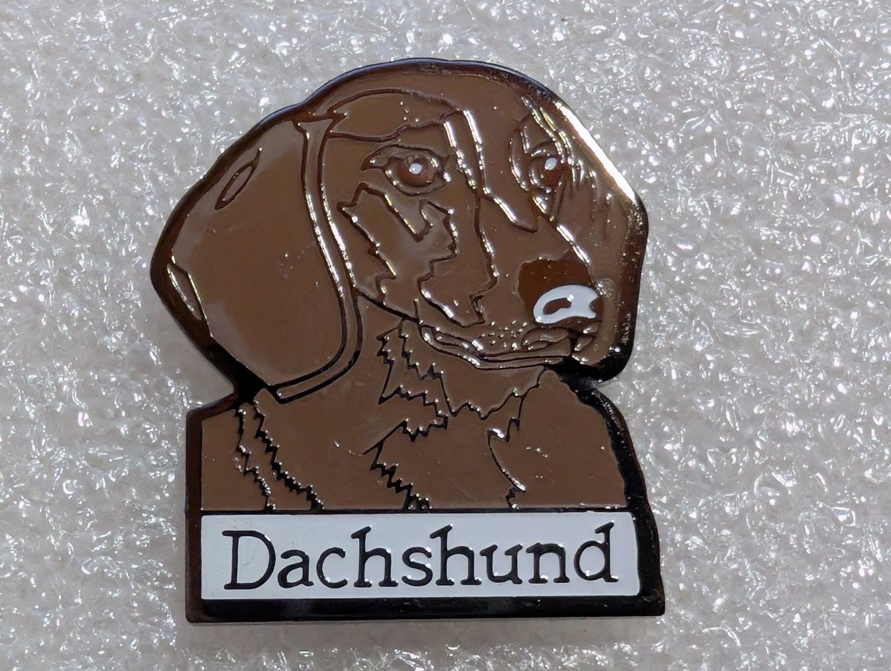 Plaketten & Abzeichen: Ansteckpin 259: Dachshund – Gebraucht aus Oppligen von Pin-Fall-Shop