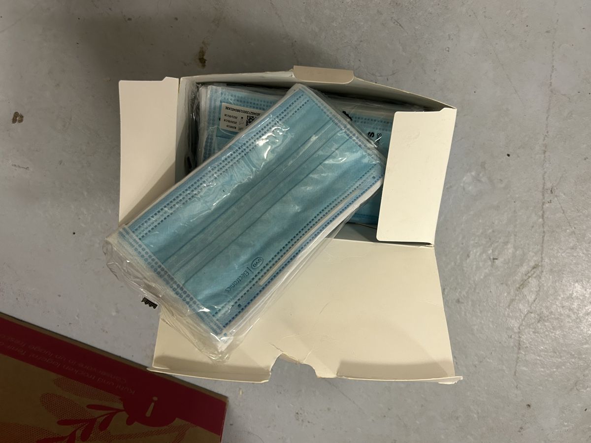 Medizinische Pflegemittel: masken neu – Neu und originalverpackt aus Zürich von 11Zitronenfalter 1