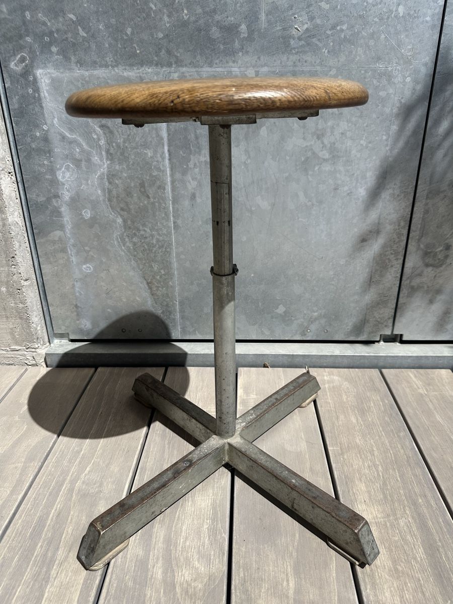 Hocker: Vintage Hocker, Holz, Industrial Look – Gebraucht aus Leuk-Stadt von 2thcircle 1