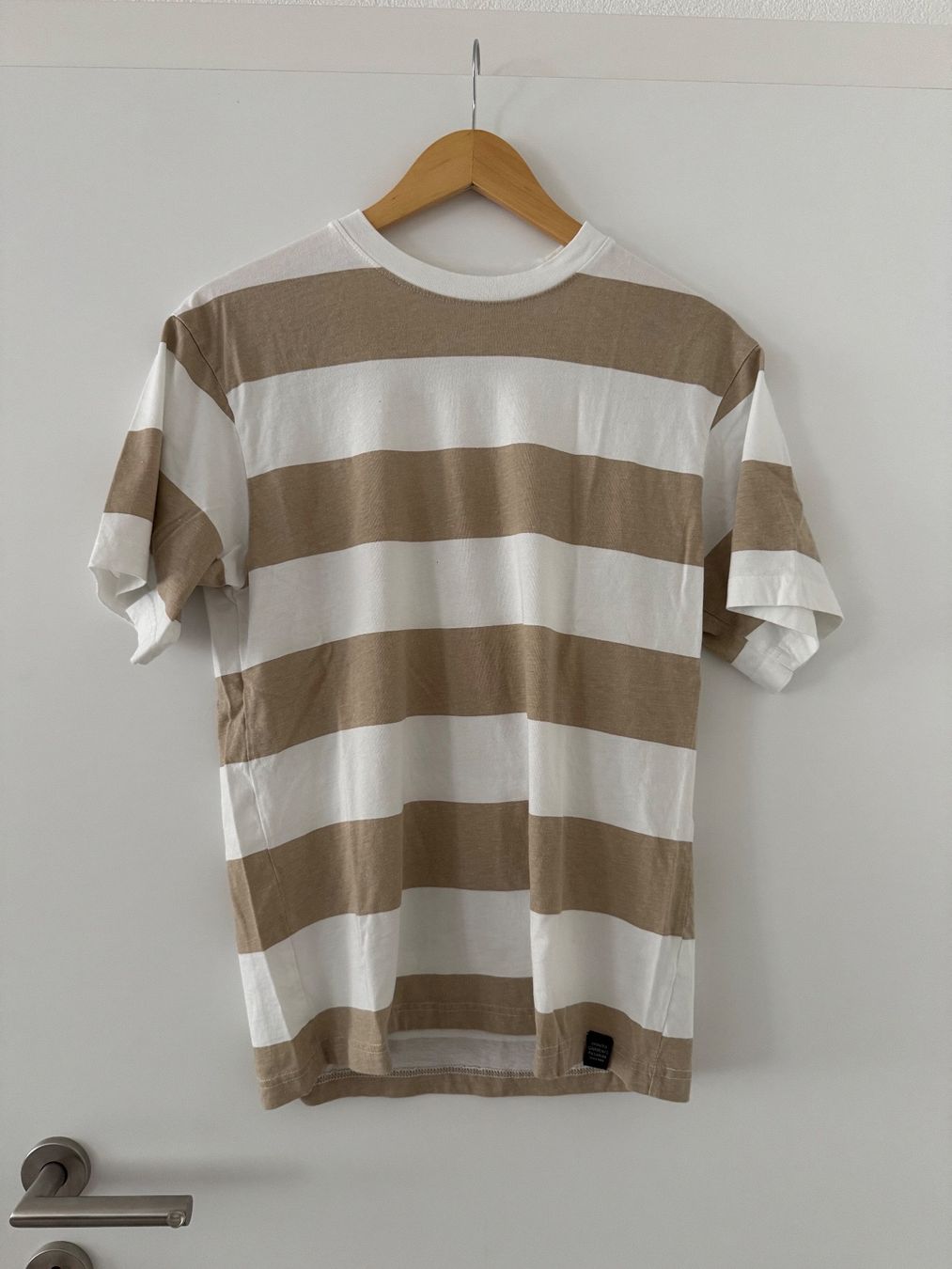 Pull&Bear T-Shirts: T-shirt Pull&Bear rayé beige et blanc – Neu (gemäss Beschreibung) aus Court von mae_pl7l