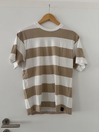 T-shirt Pull&Bear rayé beige et blanc
