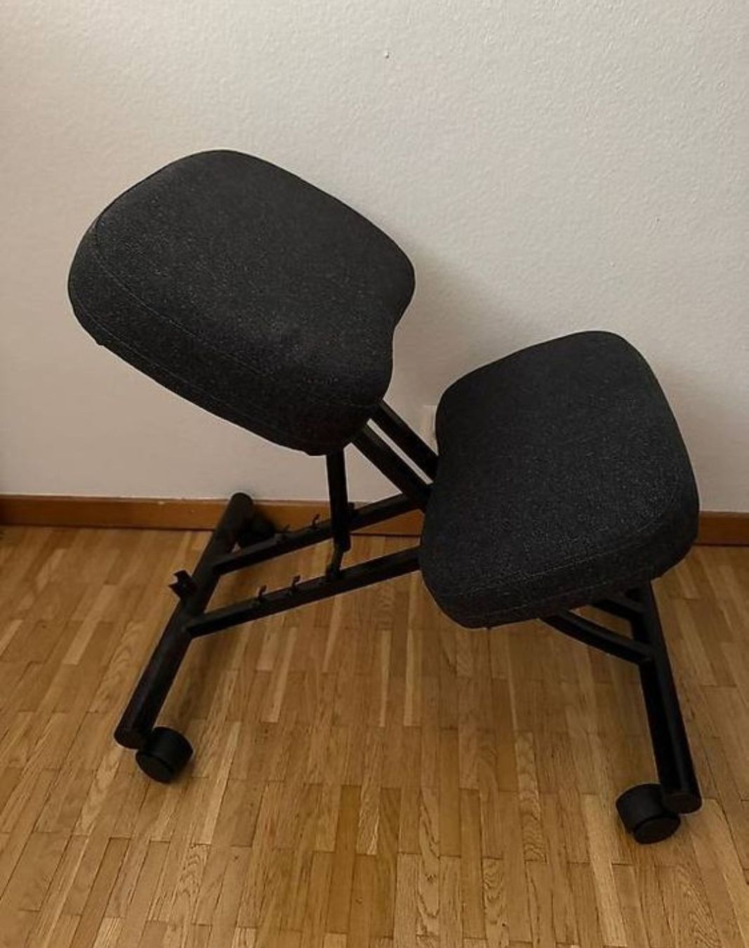 Ikea Poltrone: Kni-Stuhl Top Zustand, schwarz – Usato da Baden venduto da Jamesbrunskill 1