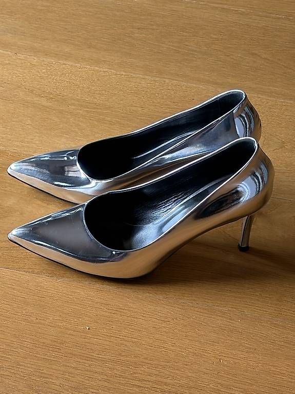 Scarpe da donna: Silberfarbene Pumps – Usato da Oberdiessbach venduto da beh_r9z2