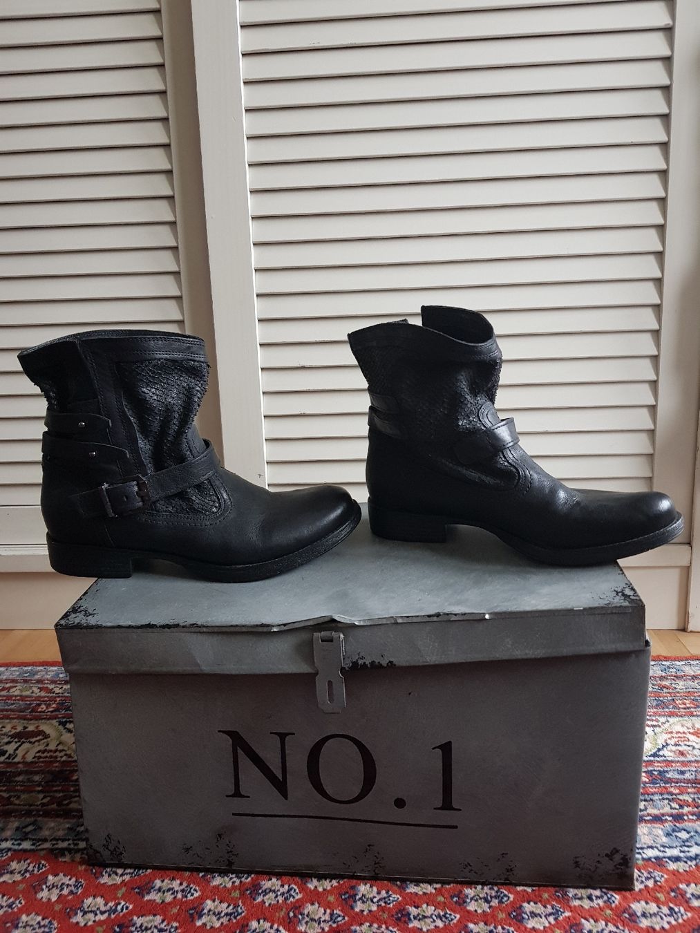 Scarpe da donna: Nerogiardini boots neuves cuir noire.Taille 37 – Nuovo (secondo la descrizione) da Lausanne venduto da man_rw9q 2
