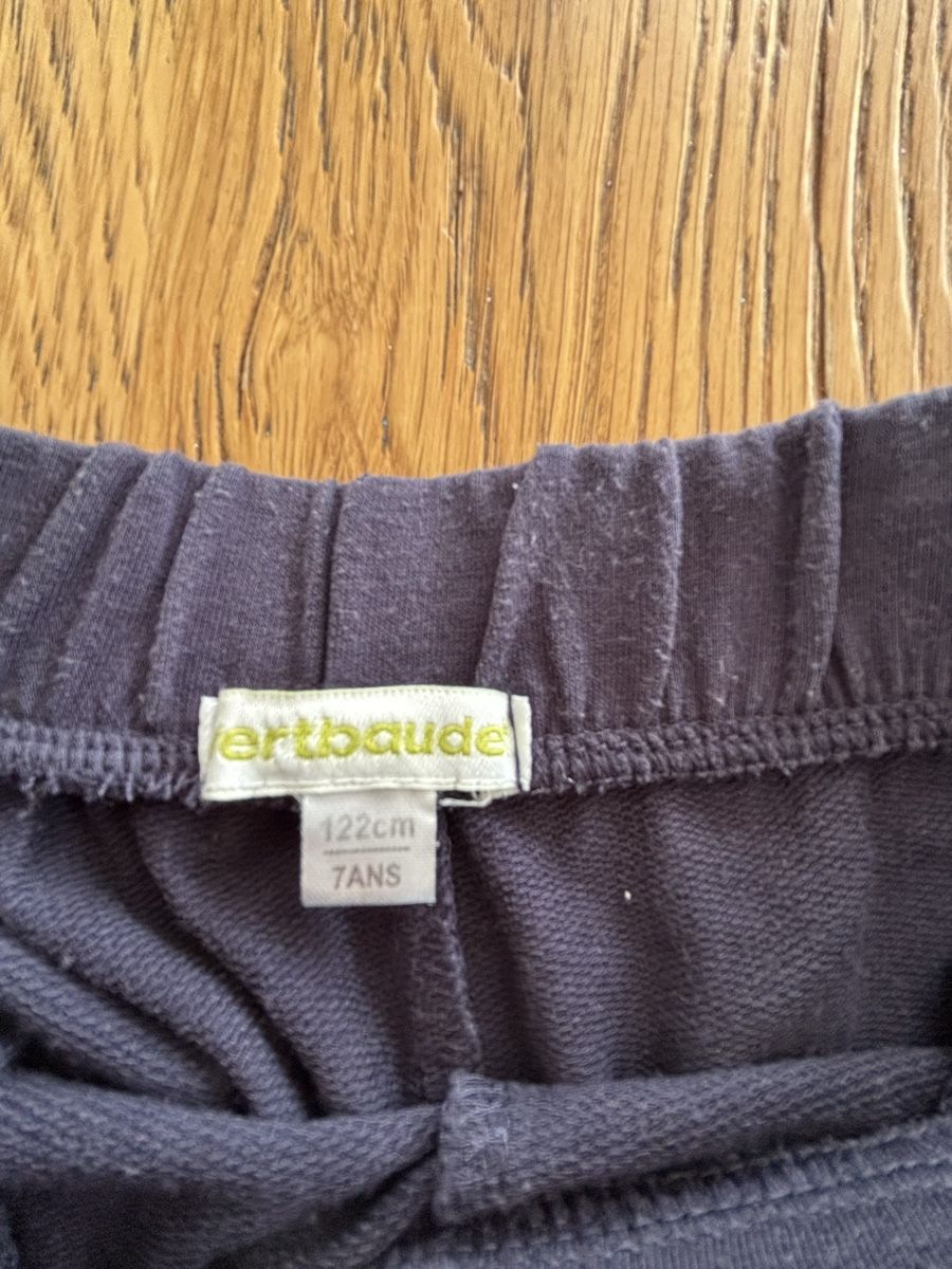 Vertbaudet Pantalons: Short fille Vertbaudet 7 ans – D'occasion à Bellmund par Celnog 2