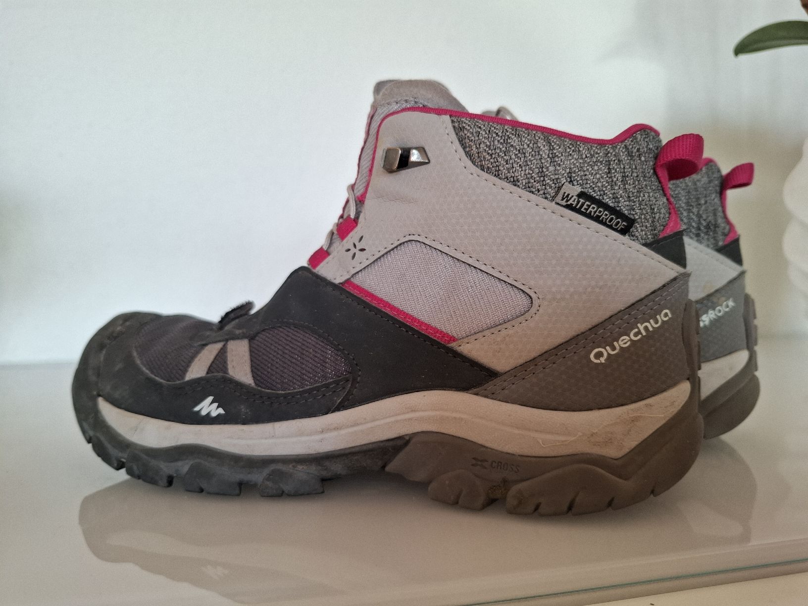 Scarpe per ragazze: Wanderschuhe Quechua Waterproof Kinder Grösse 35  – Usato da Baar venduto da Jhonny18